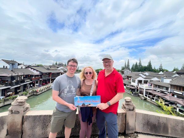Visitors Enjoy Zhujiajiao Private Tour