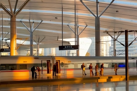 How to Take the Train from Shanghai to Hangzhou for a Day Trip