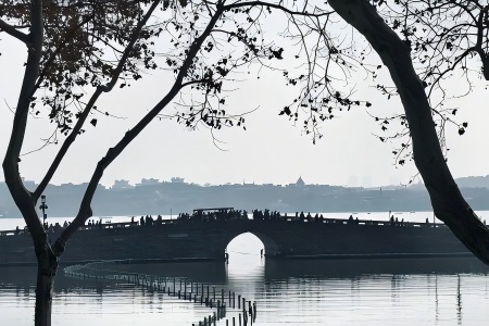 West Lake Broken Bridge Winter Landscape Sightseeing West Lake Broken Bridge Winter Tree Silhouette Hangzhou Classic Lake Sightseeing Tour