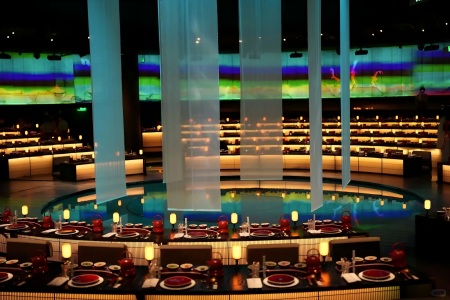Grand Central Stage Venue of Hangzhou Palace Banquet Experience Stunning indoor dining hall with central water stage at Hangzhou Gongyan palace banquet