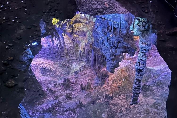 The stalactite landscape inside the Yaolin Fairyland