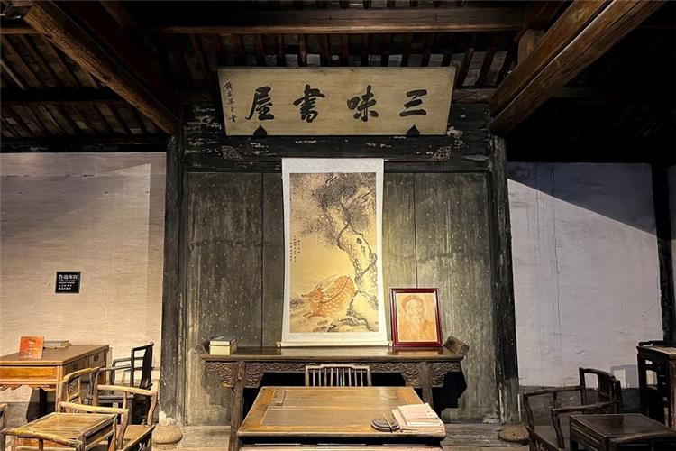 Lu Xun's Former Residence The Sanwei Study in Lu Xun's former residence was the place where Lu Xun used to read books