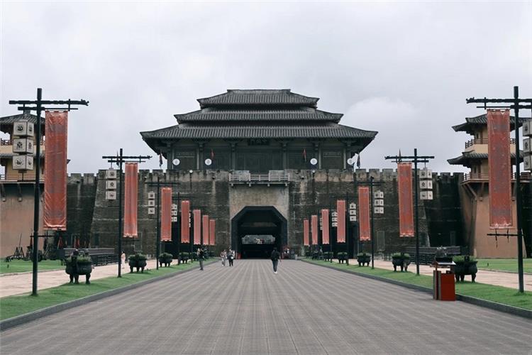 Hengdian Qin Palace The solemn and majestic Qin Palace in Hengdian