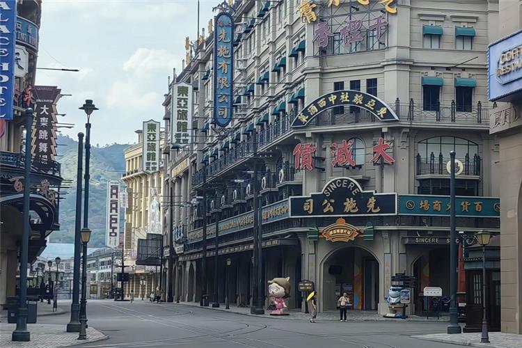 Hengdian Guangzhou Street Recreates the architectural style of the Republic of China era at Hengdian Guangzhou Street