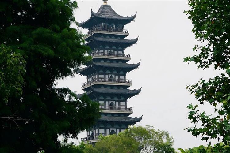 Classic Jiangnan Water Town Wuzhen Well-preserved Wuzhen ancient water town along the Grand Canal, dotted with black-awning rowing boats drifting on calm river, blue stone alleys and time-honored silk, wine and indigo dyeing folk craft workshops