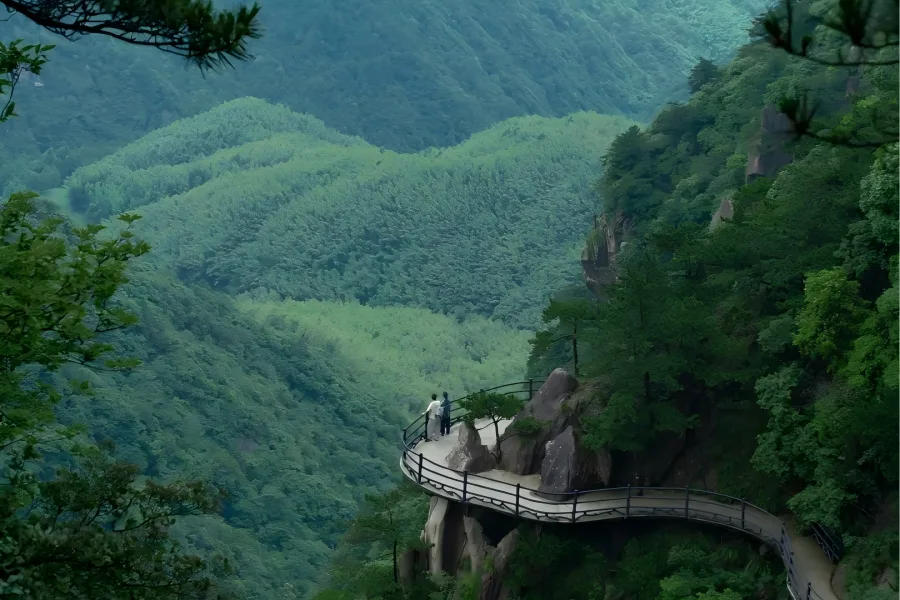 Four Sacred Buddhist Mountain Jiuhua Mount Jiuhua in Chizhou, Anhui, one of China’s Four Great Buddhist Mountains and the sacred dojo of Ksitigarbha Bodhisattva, featuring cloud-wreathed 99 peaks, ancient Zen temples, stone Buddha halls, intact monk mummies and grand Ksitigarbha bronze statue landscapes