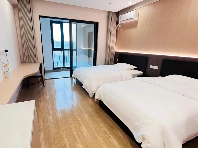 Neat twin bedroom for student study tour lodging