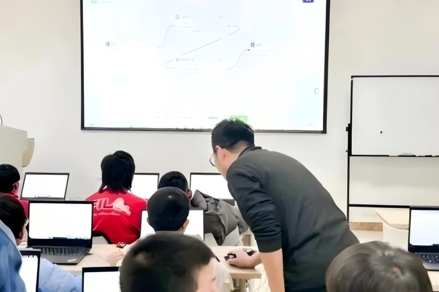 Students learning OpenClaw in AI research class Students attend practical AI workshop, instructor guides kids on OpenClaw operation