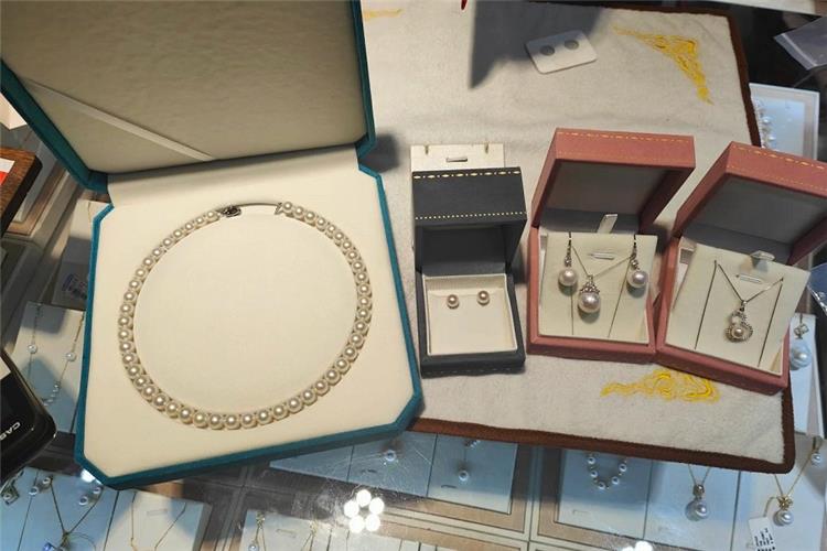 Assorted Pearl Jewelry Display at Hongqiao Market Beijing Collection of pearl necklace, earrings and pendants in gift boxes, pearl jewellery retail showcase in Beijing market