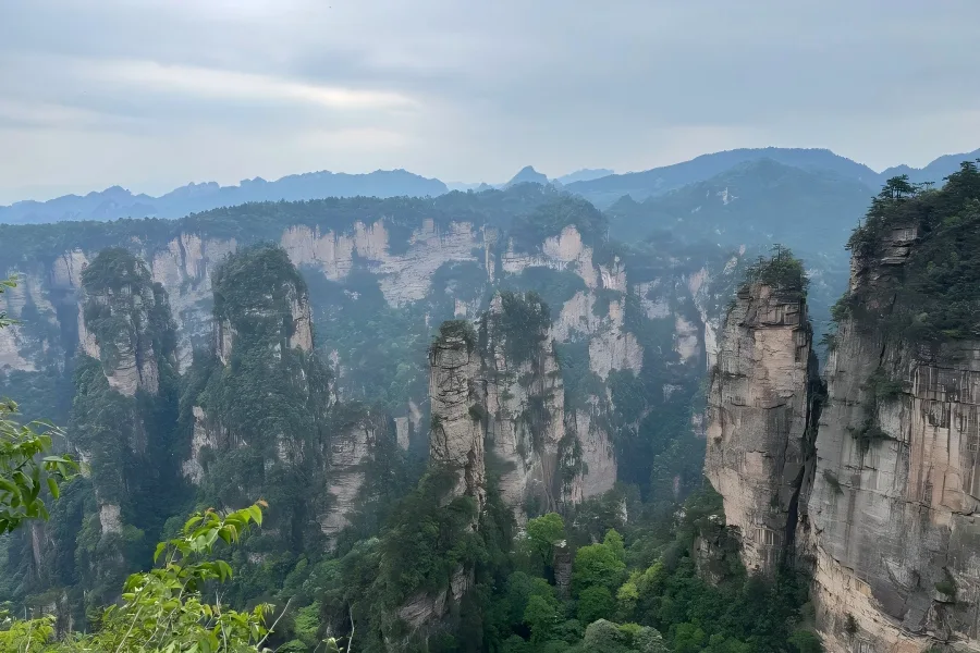 Huangshizhai, Zhangjiajie Huangshizhai, huge mesa?shaped viewing platform, sea?of?cloud and sandstone peak?forest views, Wulingyuan Zhangjiajie