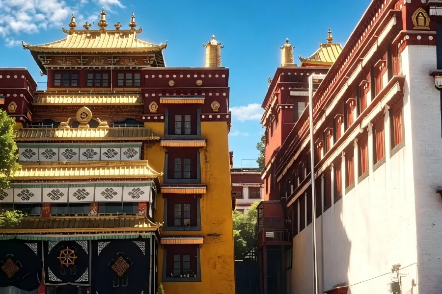 Shangri La Town, gateway town for Daocheng Yading, Sichuan plateau Tibetan town