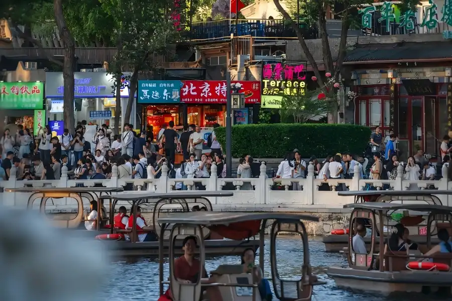 Shichahai Scenic Area in Beijing Explore the charming lakes, traditional architecture, and lively atmosphere of Beijing’s Shichahai area.