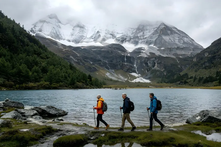 Pearl Lake (Zhuoma Lacuo), holy alpine lake reflecting Xiannairi snow?mountain in Daocheng Yading