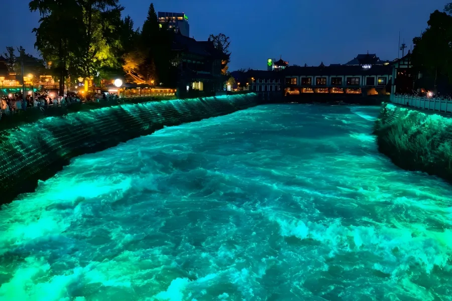 Dujiangyan Irrigation Scenic Area, ancient no?dam hydraulic heritage with Anlan suspension bridge and Minjian
