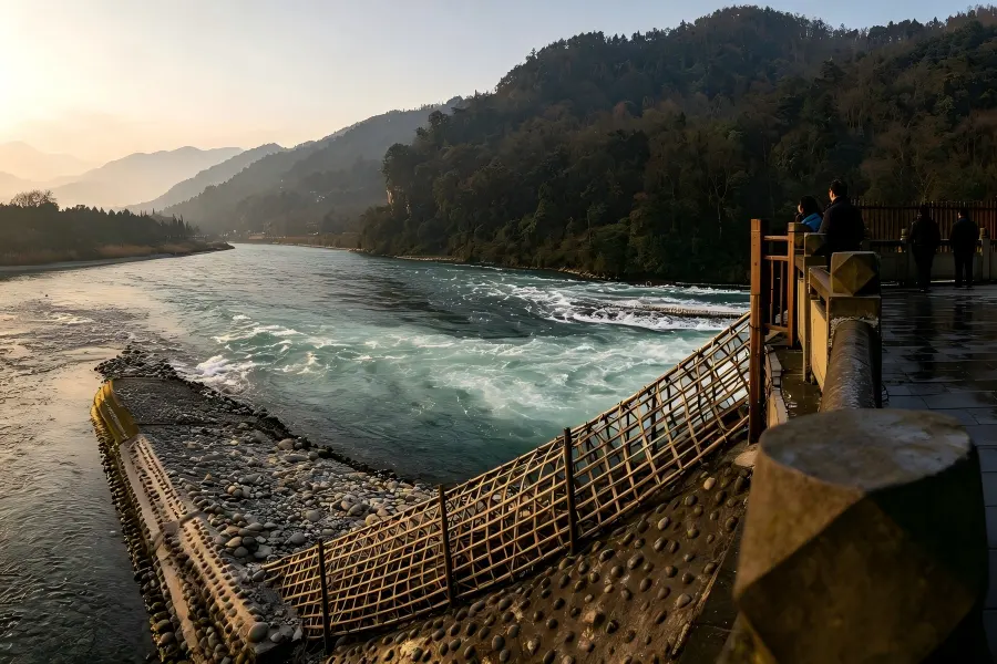 Ancient Dujiangyan water?conservancy relic beside Minjiang River