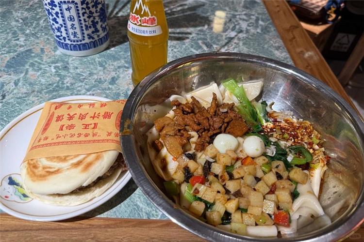 Xi'an biangbiang noodles and roujiamo