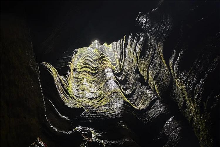 Wavy layered rock inside Enshi cave