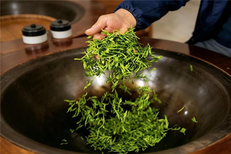 Hand?Fried Tea?Making, Hangzhou Craft of Roasting Fresh Tea Leaves