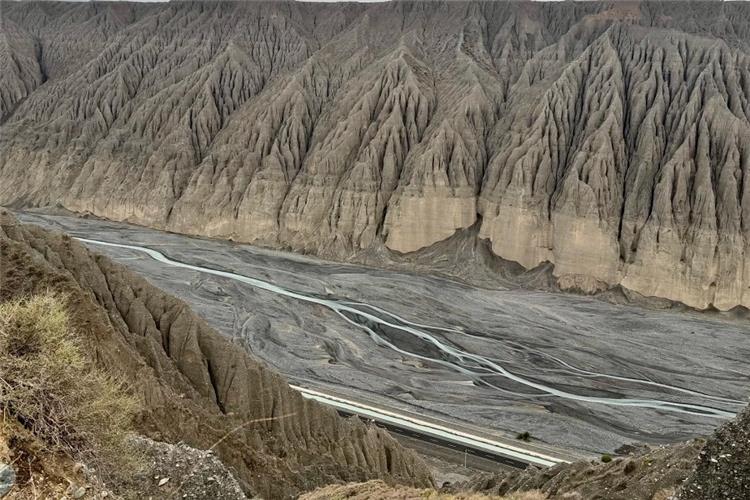 Dushanzi Grand Canyon, Duku Highway Scenery, Xinjiang Rugged eroded canyon valley with braided river at Dushanzi Grand Canyon, Xinjiang China, Duku Highway landscape