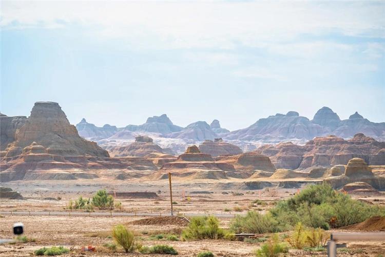Urho Ghost City, Classic Yardang Landform in Xinjiang Gobi Spectacular wind?eroded yardang rock formations at Urho Ghost City, vast gobi desert landscape of northern Xinjiang