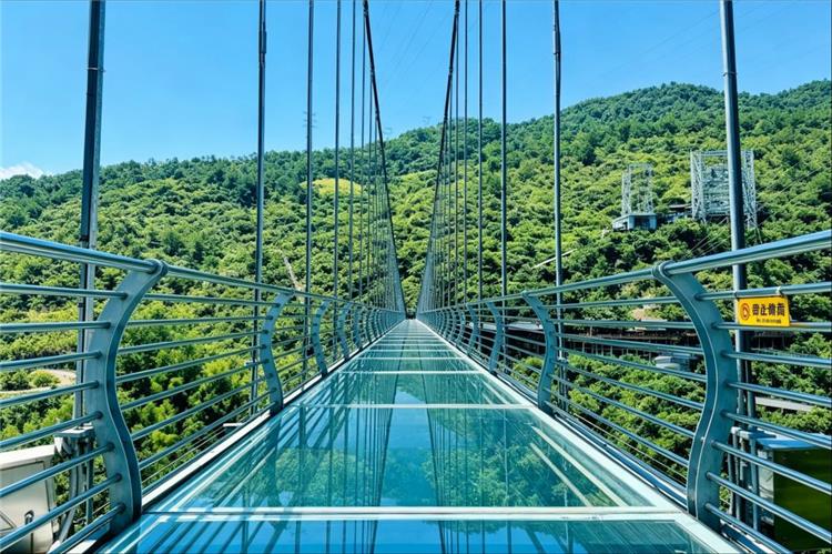 Transparent glass suspension bridge at Hangzhou OMG Heartbeat Park