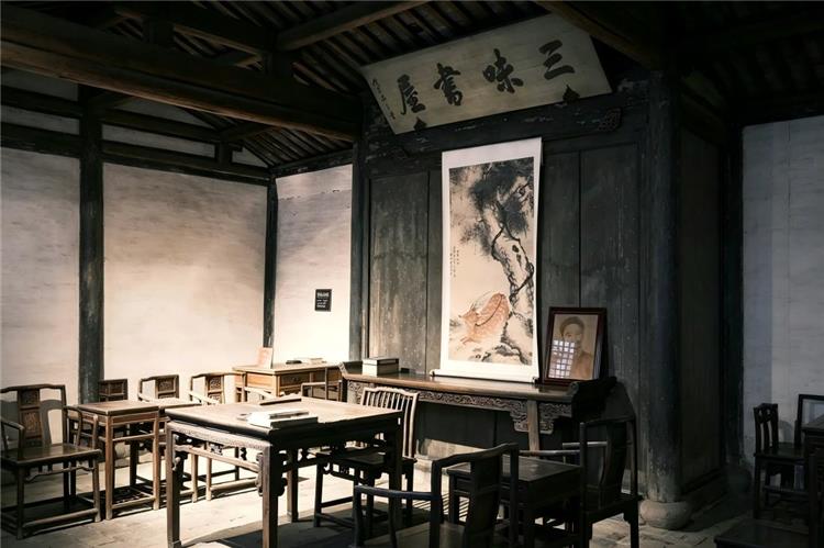Lu Xun's Former Residence, Shaoxing Lu Xun's former residence with traditional wooden furniture and interior decor