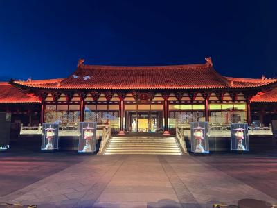Nighttime lighting of the main hall of Desou Palace