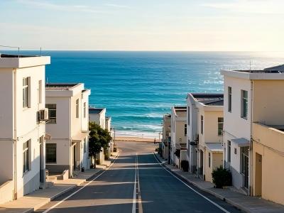 The coastal residential area of ??Huoju 8th Street in Weihai is close to the blue sea.