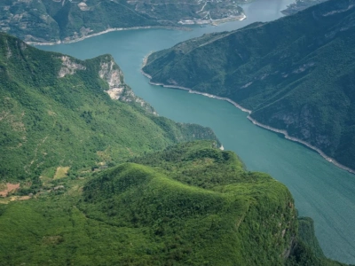 Vast Yangtze River winding through steep green mountain gorges, magnificent grand canyon landscape