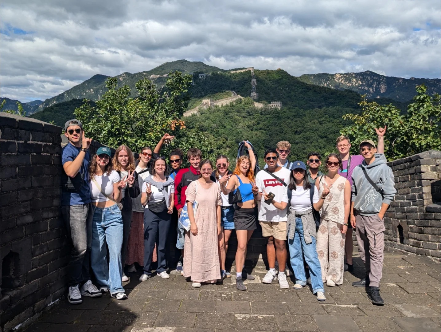  International student group portrait at the Great Wall of China