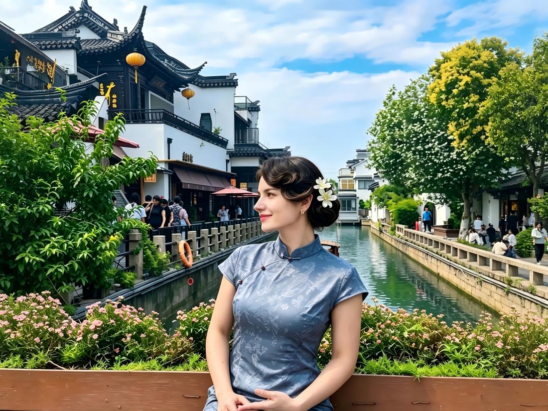 Visitor along Pingjiang Road Canal, Suzhou