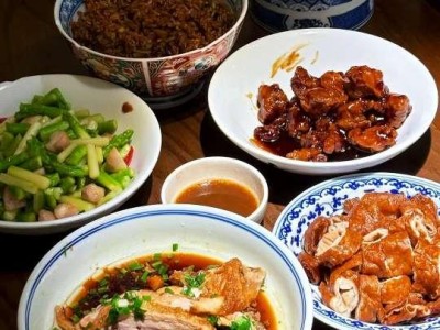 Traditional local Hangzhou food at Fuyuanju restaurant