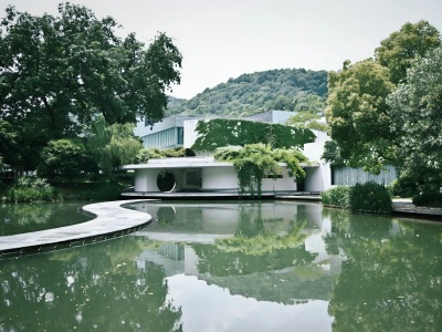 Scenic pond courtyard of China National Silk Museum