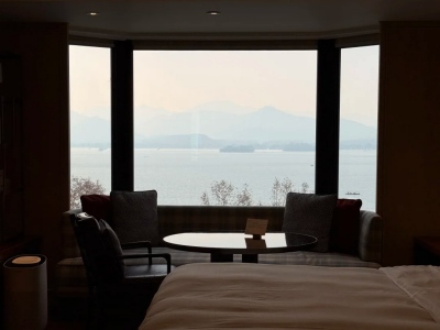 West Lake View Room at Hangzhou Grand Hyatt Hotel West Lake View Room at Hangzhou Grand Hyatt Hotel
