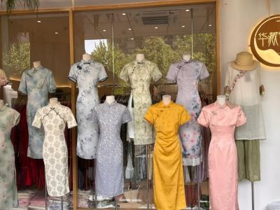 Silk cheongsams exhibited on Hangzhou Silk Wholesale Street Silk cheongsams exhibited on Hangzhou Silk Wholesale Street
