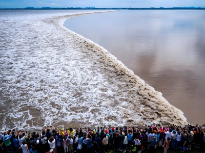 Crowds Watching Magnificent Qiantang River Tidal Bore