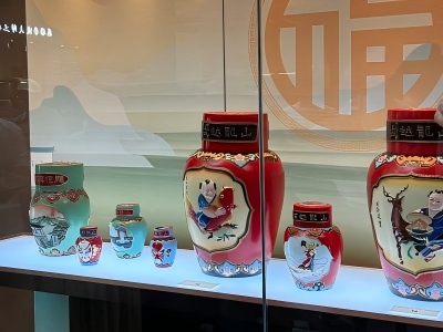 Decorative Hua Diao Wine Jars Exhibition in Chinese Rice Wine Museum Shaoxing Decorative Hua Diao Wine Jars Exhibition in Chinese Rice Wine Museum Shaoxing