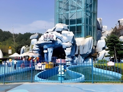 Happy Drifting Water Ride Entrance at Anji Hello Kitty Park