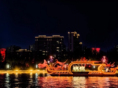Dragon-shaped Cruise Boat on Grand Canal Night Tour