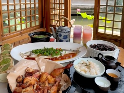 Famous Food in Hangzhou Green Tea Restaurant.jpg