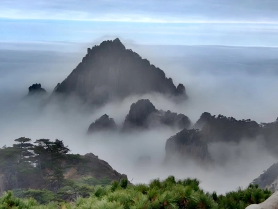 Sea of Clouds Over Huangshan Peaks Sea of Clouds Over Huangshan Peaks