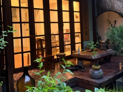 Courtyard Tea House in Vintage Shanghai Villa
