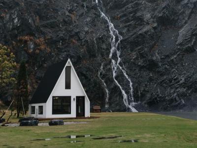 Moganshan log cabins and waterfalls Moganshan log cabins and waterfalls