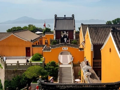 Huiji Temple on Putuo Mountain, seaside Buddhist buildings