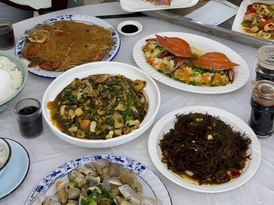 Seafood feast at Putuo Mountain restaurant