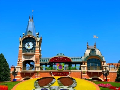 Shanghai Disneyland entrance clock tower