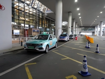 Shanghai airport taxi pick?up and drop?off zone