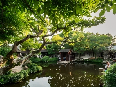 Suzhou Classical Garden tranquil pond scenery, Jiangnan ancient courtyard view