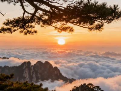 Spectacular sunrise above sea of clouds, Huangshan