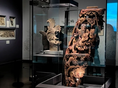 Huizhou wood carving relic in museum exhibition hall Huizhou wood carving relic in museum exhibition hall